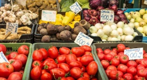 Wzrost cen żywności w marcu. Najbardziej zdrożały owoce i warzywa 