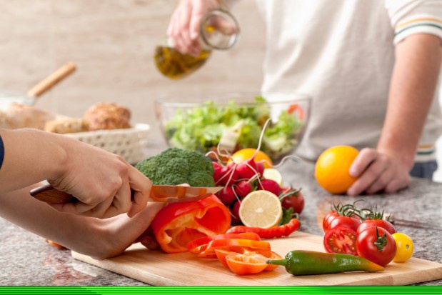 Zdrowa dieta, bogata szczególnie w warzywa i owoce nie tylko wpływa korzystnie na zdrowie fizyczne / fot. shutterstock Dieta bogata w warzywa i owoce to klucz do dobrego samopoczucia