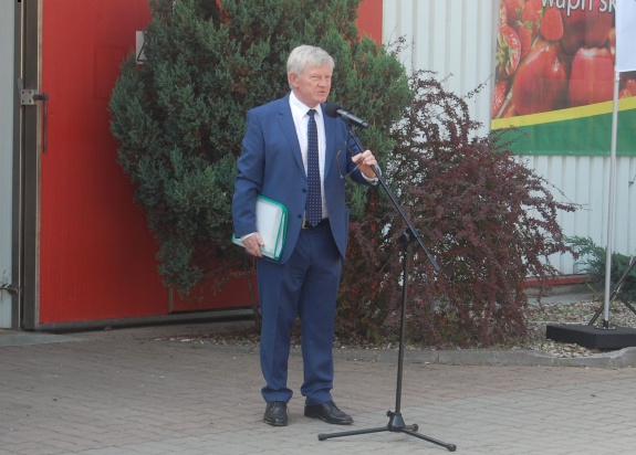 prof. dr hab. Kazimierz Tomala, kierownik Samodzielnego Zakładu Sadownictwa SGGW. / fot. sadyogrody.pl XX Otwarty Dzień Sadu Doświadczalnego SGGW (zdjęcia)