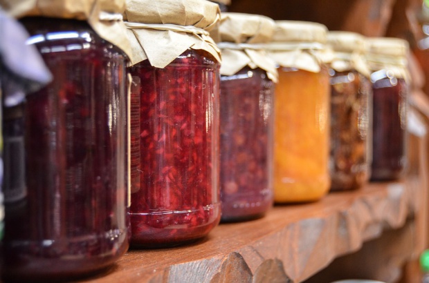 Rolnicy będą mogli sprzedawać żywność wytworzoną przez siebie z własnych produktów, jej sprzedaż o wartości do 20 tys. zł rocznie będzie nieopodatkowana / fot. pixabay Rząd zajmie się projektem ułatwiającym rolnikom sprzedaż żywności