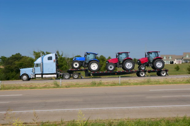 Kolejne miesięczne wyniki sprzedaży ciągników czy przyczep rolniczych pokazywały jak duże spadki odnotowali producenci rok do roku / fot. shutterstock Bieżący rok na rynku maszyn był najtrudniejszy od lat
