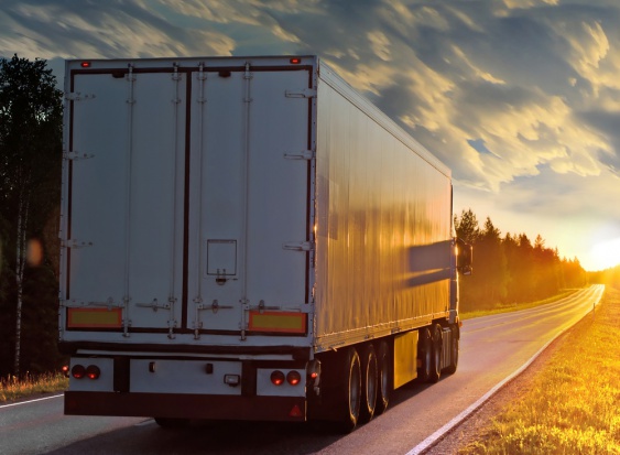 fot. shutterstock.com Francuscy rolnicy atakują hiszpańskie TIR-y transportujące owoce i soki