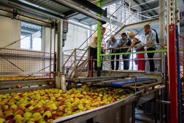 fot. materiały prasowe ZP PRW Producenci cydrów i win z UE zwiedzali zakład w Warce i okoliczne sady (foto)
