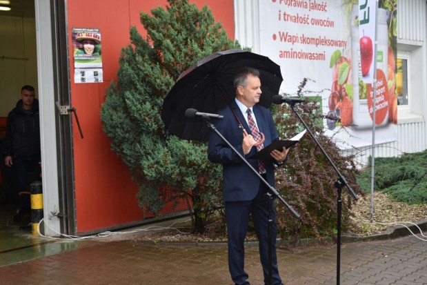 Prof. dr hab. Dariusz Wrona, kierownik Samodzielnego Zakładu Sadownictwa SGGW/ fot. redakcja sadyogrody.pl. Sadownicy po raz kolejny w wilanowskim sadzie SGGW (galeria zdjęć)
