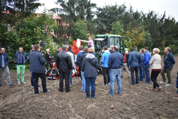 Prezentacja odkażenia gleby przy użyciu maszyn MixTiller Dry/ fot. redakcja Nowe możliwości odkażania gleby na plantacjach truskawki