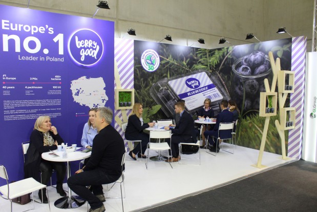 Fruit Logistica 2018; stoisko Polish Berry Cooperative/fot. PTWP Fruit Logistica 2018: Borówkowe piwo zadebiutowało w Berlinie (zdjęcia)