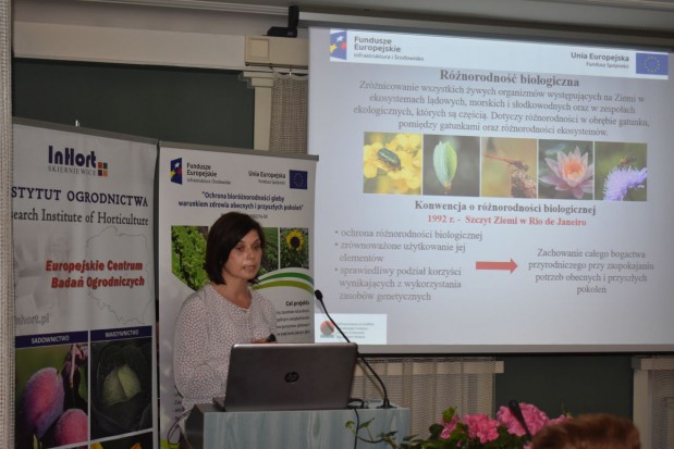 dr Beata Kowalska z Instytutu Ogrodnictwa/ fot. sadyogrody.pl Instytut Ogrodnictwa prowadzi działania na rzecz ochrony i zachowania bioróżnorodności gleby