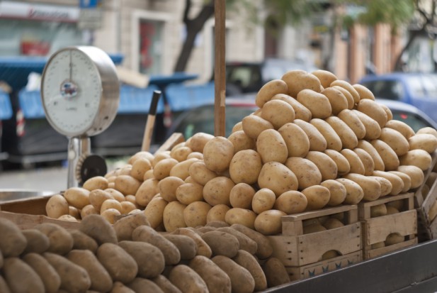 fot.shutterstock.com Sklepy będą zobligowane do weryfikacji danych o pochodzeniu ziemniaków