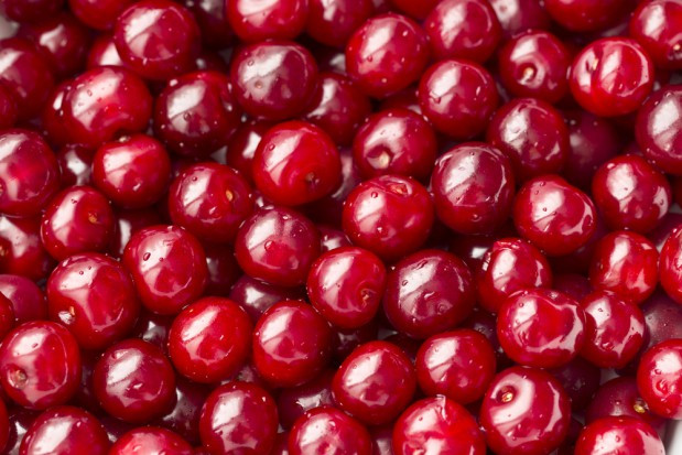 fot. shutterstock Ceny owoców: Czereśnia w hurcie nadal drożeje, ceny wiśni znowu w dół