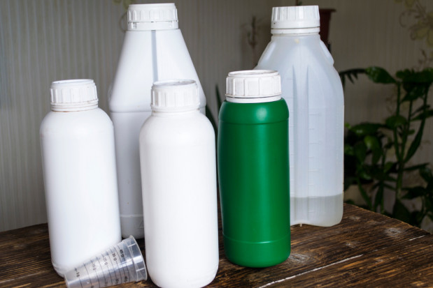 fot.shutterstock.com PSOR: Płucząc i oddając opakowania po ś.o.r. rolnicy oszczędzają produkty i unikają kar