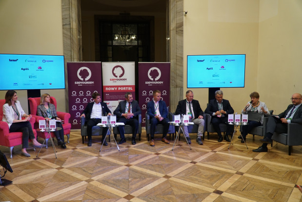 Debata rynkowa zatytułowana „Międzynarodowa konkurencja na rynku owoców i warzyw uderzy w polskie ogrodnictwo?” / fot. PTWP Konferencja "SiO": Debata rynkowa mini relacja (zdjęcia)