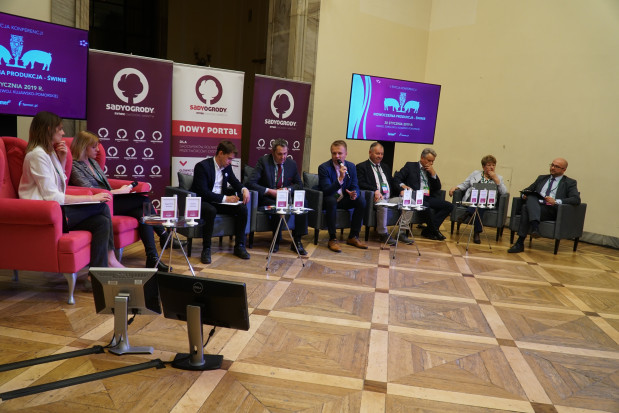 Debata rynkowa zatytułowana „Międzynarodowa konkurencja na rynku owoców i warzyw uderzy w polskie ogrodnictwo?” / fot. PTWP Konferencja "SiO": Debata rynkowa mini relacja (zdjęcia)