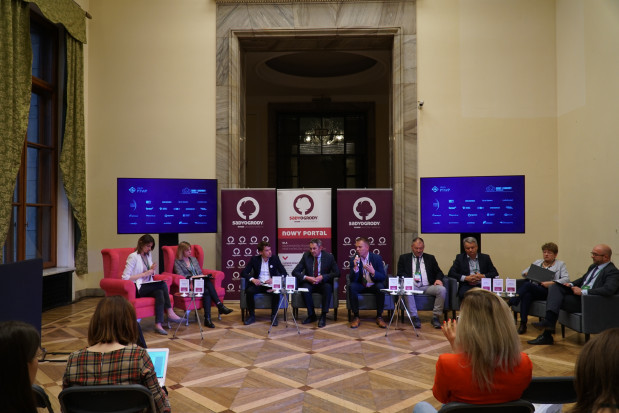 Debata rynkowa zatytułowana „Międzynarodowa konkurencja na rynku owoców i warzyw uderzy w polskie ogrodnictwo?” / fot. PTWP Konferencja "SiO": Debata rynkowa mini relacja (zdjęcia)