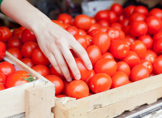 Wielka Brytania: Przez brexit konsumenci zapłacą więcej za pomidory
