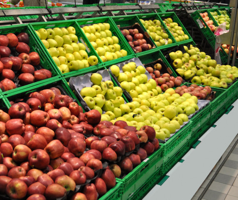 Sieci handlowe promują jabłka, ale nie obniżają cen (analiza)