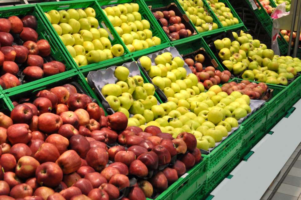 Sieci handlowe promują jabłka, ale nie obniżają cen (analiza)