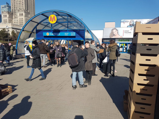 fot. sadyogrody.pl AGROunia rozdaje jabłka w centrum Warszawy (wideo)