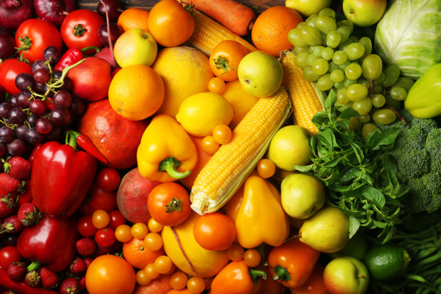fot. shutterstock Kolorowe warzywa i owoce zapobiegają zaćmie