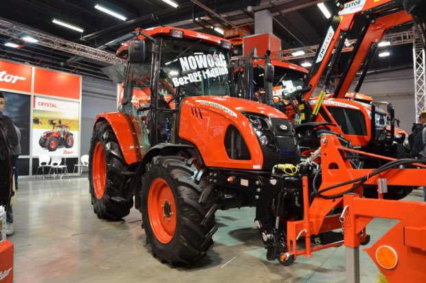 Zetor Hortus już w standardowej wersji jest dobrze wyposażonym ciągnikiem, fot. farmer (mw) Agrotech: Nowe Zetory Hortus i Utilix - także dla gospodarstw sadowniczych