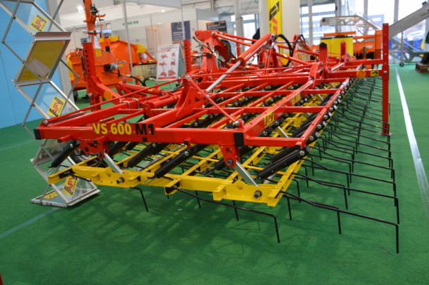 Zęby robocze mogą pracować tylko góra-dół, a ich nacisk na podłoże można regulować w zakresie od 0 do 7,5 kg/ fot. farmer Agrotech: Mechaniczne zwalczanie chwastów - nowe pielniki APV VS