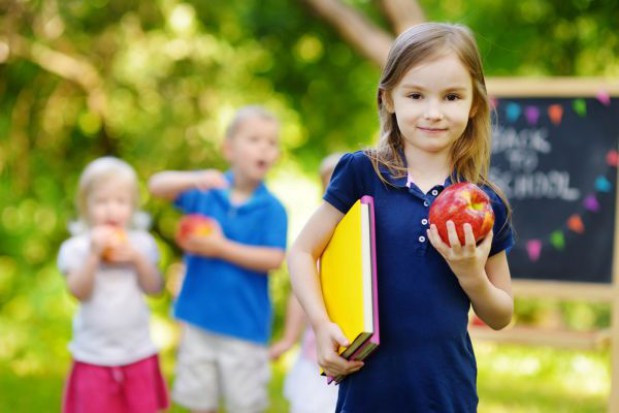 fot. shutterstock Dzięki "Programowi dla szkół" dzieci skonsumowały 235 mln porcji owocowo-warzywnych
