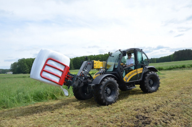 Nowa kolorystyka ładowarek ma nawiązywać do maszyn żniwnych marki New Holland, fot. mw New Holland zaprezentował nowe ładowarki