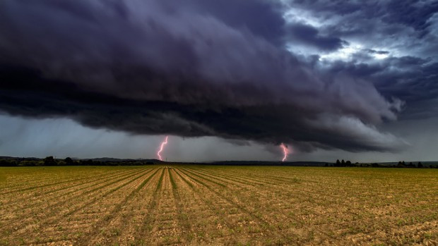 fot. shutterstock Alert RCB: Silny wiatr i burze z gradem w 12 województwach