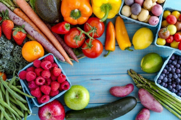 fot. shutterstock.com IŻŻ: Warzywa i owoce powinny być podstawą naszego menu