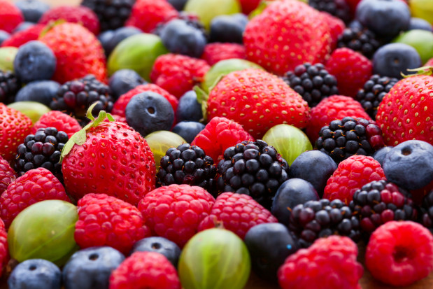 fot. shutterstock.com Truskawki, maliny, borówki i czarne porzeczki należą do grona superfoods