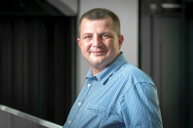Albert Zwierzyński z firmy Doradca Jagodowy/ fot. Paweł Pawłowski, Żelazna Studio Innowacje w produkcji truskawek. Na które z odmian warto się zdecydować? (wideo)