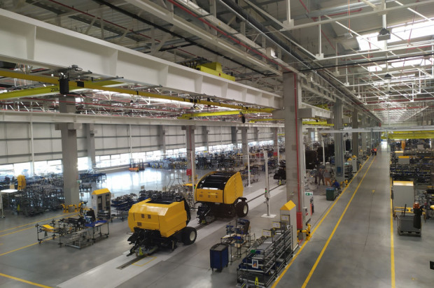 fot. farmer.pl Płock: w fabryce CNH Industrial Polska otwarto nową halę produkcyjną kombajnów