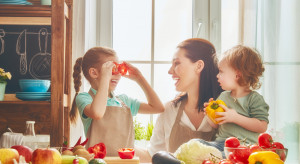 Badanie: tylko 46,2 proc. rodziców mówi swoim pociechom o zaletach owoców i warzyw