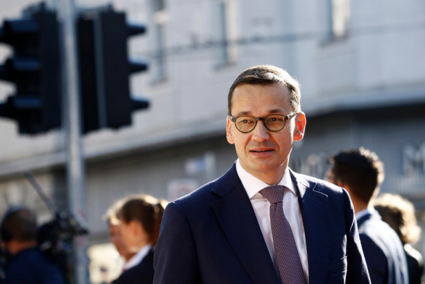 Wypłaty pomocy suszowej i wyrównanie dopłat tematem wizyty premiera w firmie Viktoria na Mazowszu