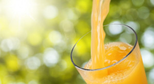 Spożywanie 100% soku pomarańczowego ma pozytywny wpływ na organizm 