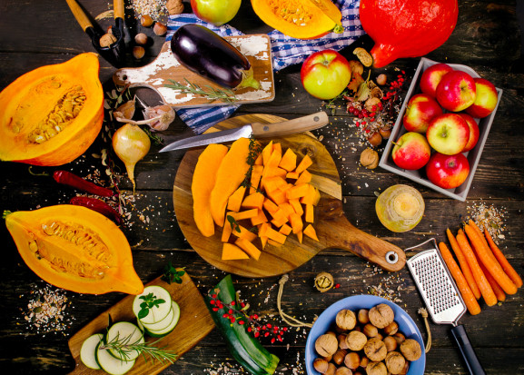 fot. shutterstock.com Jesienią warto włączyć do codziennej diety co najmniej 0,5 kg sezonowych warzyw i owoców