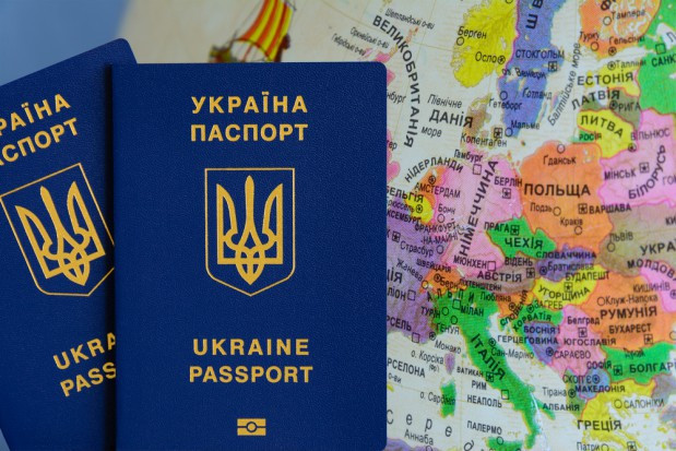 www.shutterstock.com UdSC: liczba cudzoziemców z zezwoleniami na pobyt w Polsce wzrosła o 43,5 tys. do 415,5 tys.