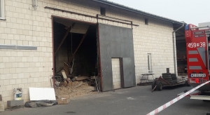 Chynów: Zawalił się strop hali magazynowej
