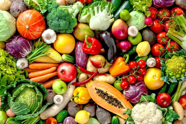 fot. shutterstock Badanie: Najczęściej spożywanymi produktami przez Polaków są owoce i warzywa