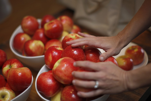 fot. za sweetango.com Jabłka SweeTango - skrzyżowanie Honeycrisp i Zestar - podbija gusta konsumentów w USA