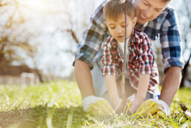 fot. shutterstock.com Dzieci uczą się dbać o naturę. Dlaczego tak ważna jest edukacja ekologiczna?