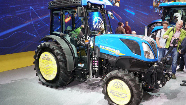 Przedstawiciel grupu ciągnikow specjalistycznych: New Holland T4.110 N - targi Agritechnica 2019, fot.kh Ciągniki New Holland T4 V, N, F z amortyzowaną osią i oponami PneuTrac