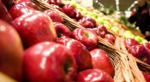 Brytyjskie supermarkety rezygnują z etykiet na owocach i warzywach