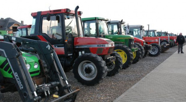 fot. farmer.pl Sprzedaż ciągników używanych: w markach króluje John Deere, w modelach - Ursus