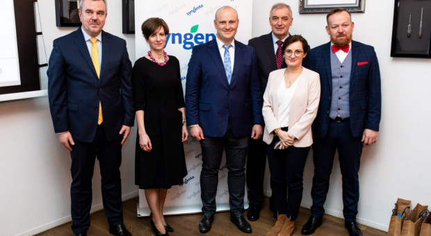 Zespół Syngenta Polska podczas konferencji prasowej firmy, 15 stycznia 2020 r., fot. Syngenta Syngenta oferuje nowe rozwiązania w ochronie upraw ogrodniczych