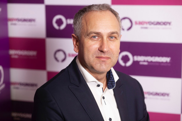Tomasz Gasparski z firmy Bayer Crop Science / fot. Paweł Pawłowski Żelazna Studio Nowy insektycyd Sivanto – jak poradził sobie z ochroną w trudnym sezonie? (wideo)