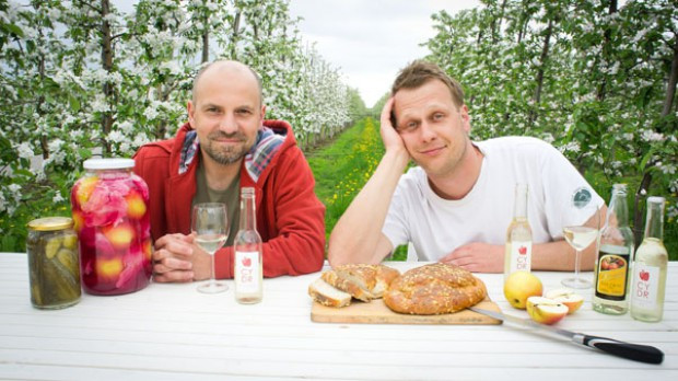 Tomasz Porowski i Marcin Hermanowicz; fot. cydrignacow.pl W Polsce nie ma tradycji produkcji cydru, ale popularność cydru rzemieślniczego wzrasta (wywiad)
