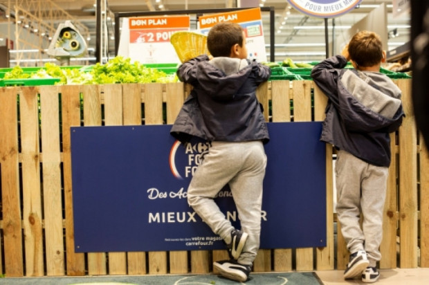 Inicjatywa wpisuje się w projekty "Nestlé for Healthier Kids" oraz "Act for Food" Carrefoura/ fot. mat.pras. Carrefour oferuje dzieciom bezpłatne owoce i warzywa