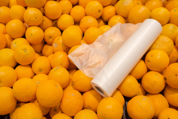 Tydzień temu wiele sklepów przestało pakować zakupy w plastikowe torebki/ fot. shutterstock USA: Plastikowe torebki znikają z Nowego Jorku