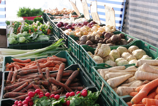 Między 12-15 marca bardzo one wzrosły nawet o 100 proc., szczególnie ubiegłoroczne polskie warzywa / fot. shutterstock Bronisze: Przez koronawirusa zmalał handel. Ceny warzyw stabilne