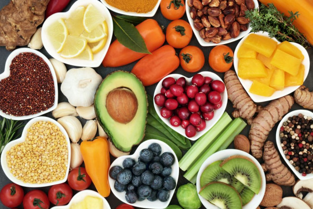 Dietetycy zalecają aby warzywa i owoce stanowiły co najmniej połowę tego co zjadamy/ fot. shutterstock Warzywa i owoce niezbędne w ochronie przed infekcjami